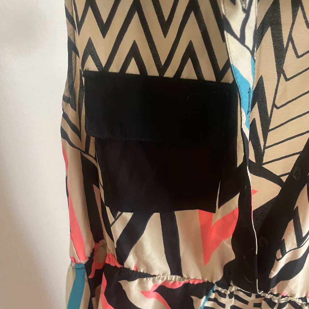 Sleeveless Geometric Print Dress in Cream, Black, Pink & Blue - Picture 2 of 5